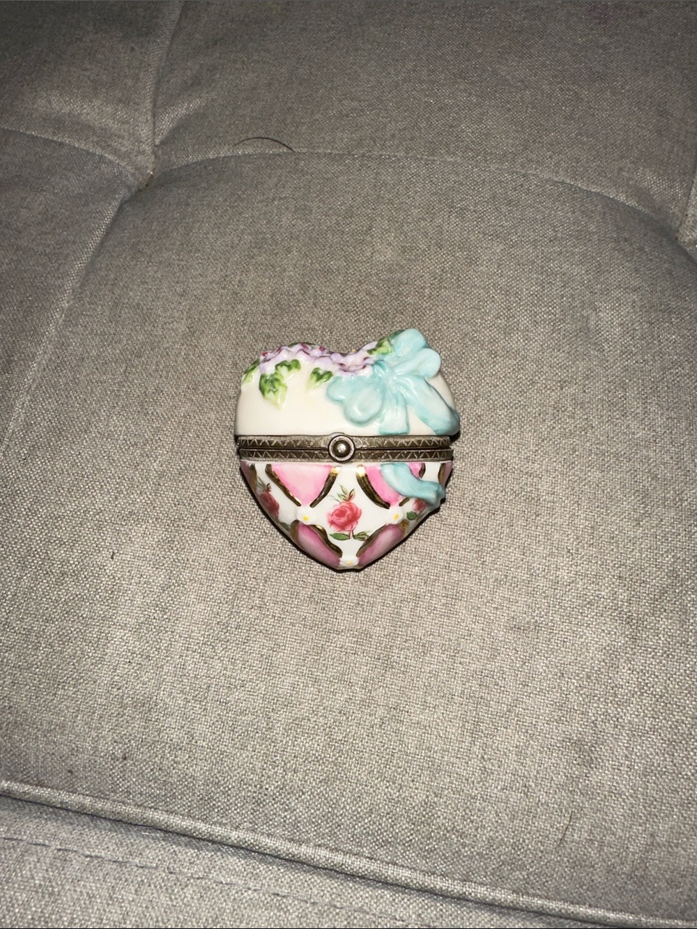Rochard Limoges Peint Main heart-shaped porcelain trinket box